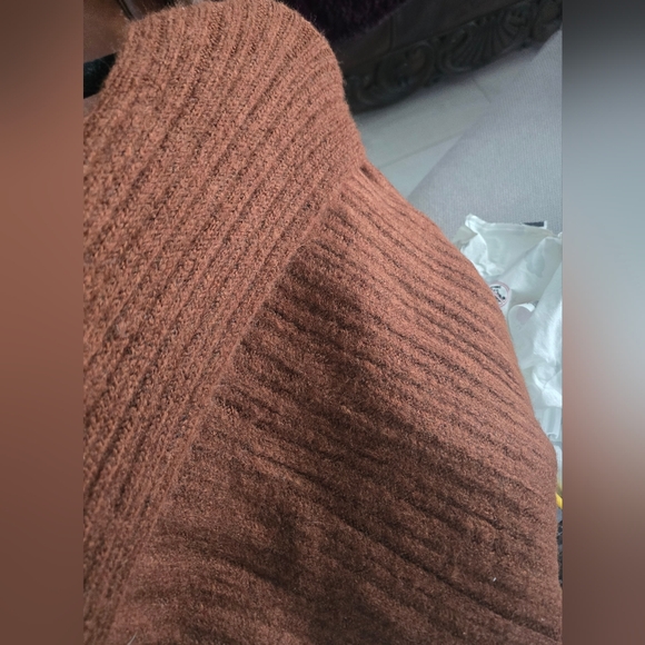 Off shoulder slouchy sweater - Brown - Picture 7 of 7